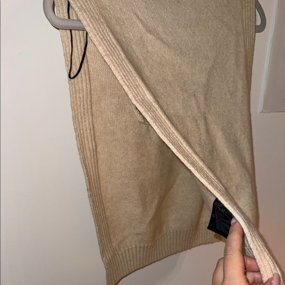 H&M Cream Knit Sleeveless Sweater Vest - Picture 4 of 5